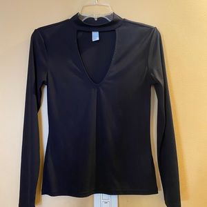 Black V cut out long sleeve top size Small